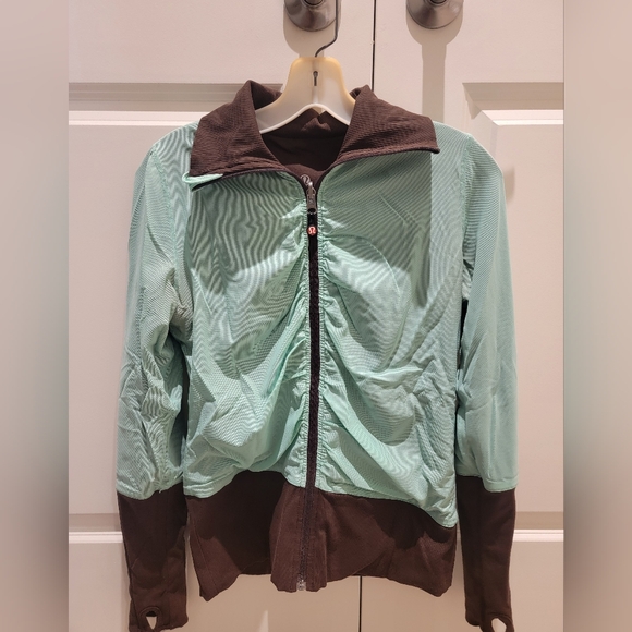 Lululemon full zip reversible sweater/jacket size 6 - Picture 5 of 6